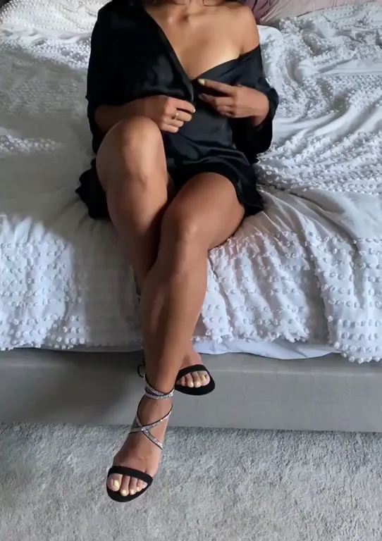 Latina Tease: Scroll-Stopping Curves Begging for a Nighttime Pound