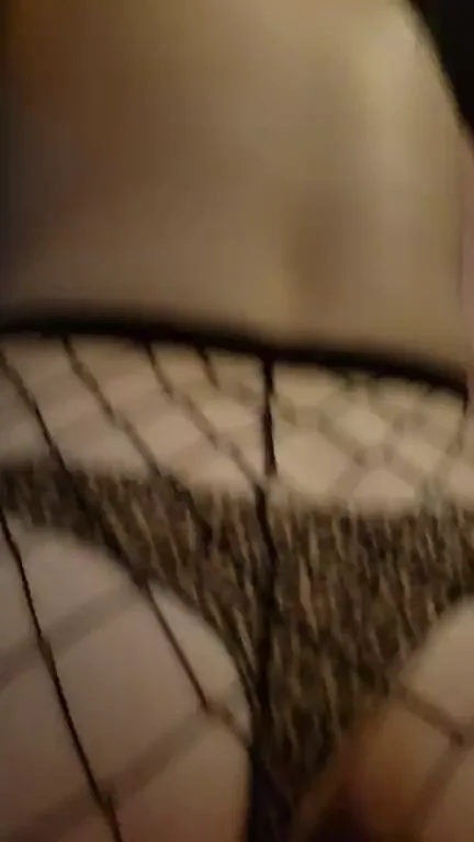 Thick Babe Nearly Swallows Monster Cock Whole 😈🍆💦