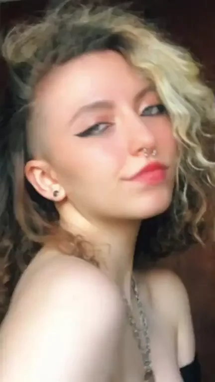 Hi to the same 4 guys who see me stripping half naked ?
