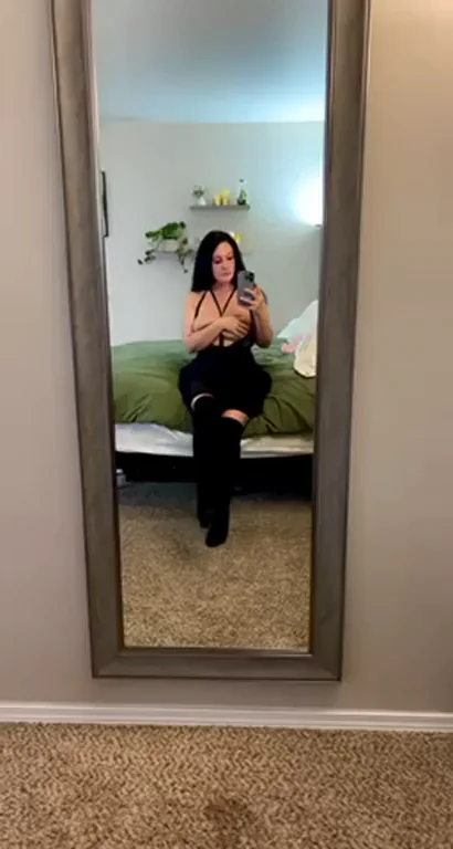 Can I tempt you into wanting to fuck a MILF?