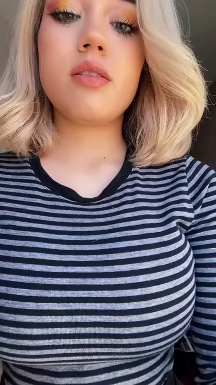 Sofia Gomez ranting about being literally 2Busty2Hide