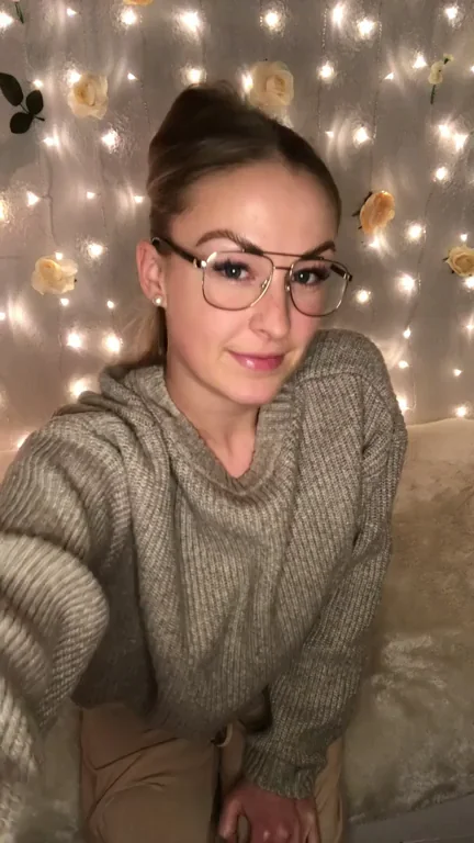The begin of cozy season... should I put my hoodie back on? ?