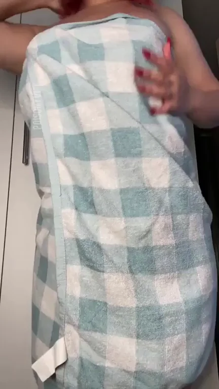Venezuelan Vixen Teases: Plaid Robe Drop to Thick Ass & Juicy Tits