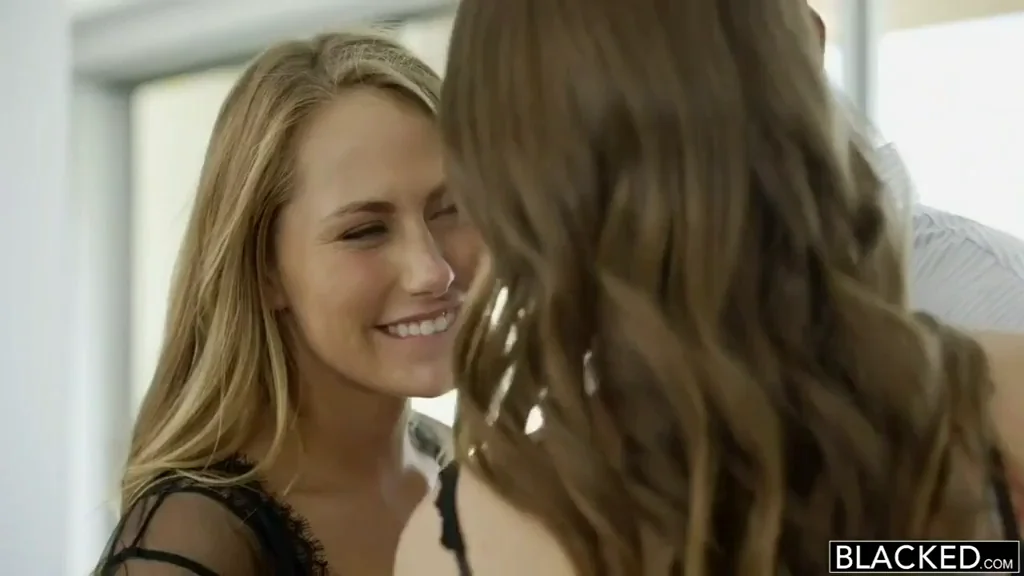 🔥 FFM Threesome: Carter Cruise & Riley Reid Worship Rob Piper's BBC 🍆💦
