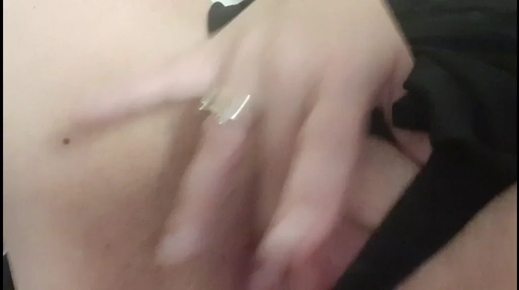 Bi 44 married mum can't help getting off to all the sexy women on here. Ladies, hmu for more