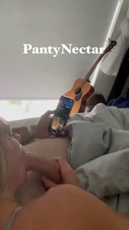 Watching sluts on Reddit and sucking dick