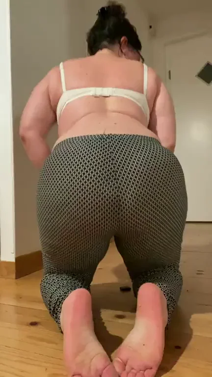 Teach This Thick MILF New Tricks? 🍑🔥