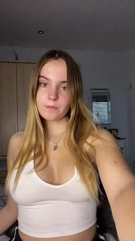 Blonde Teen Slut's Huge Jiggly Tits Make My Day 😍💦