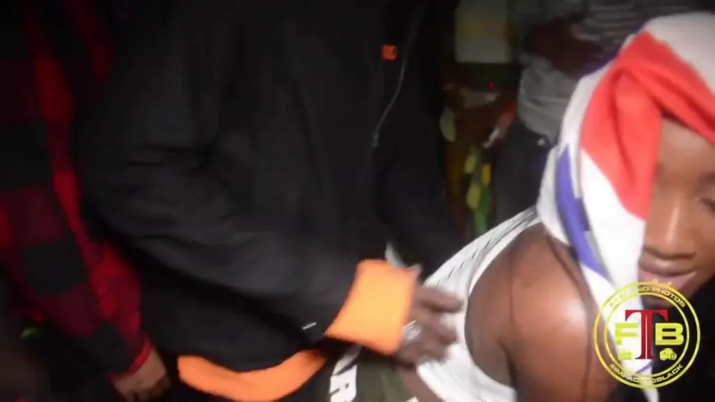 He went all in on her ass in the end at this party