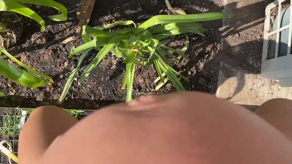 Can't See Past My Huge Pregnant Belly While Pissing Outdoors 😩💦🌿