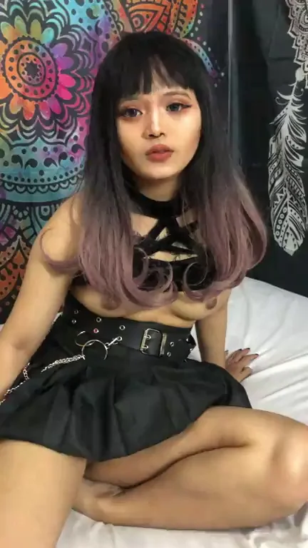 Ever Tasted That Tight Filipino Pussy? 🔥🍑