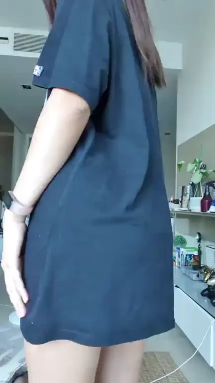 Should I wear more large tee?