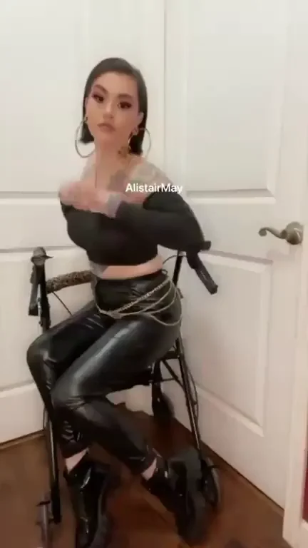 Can I be your disabled goth girl fantasy??