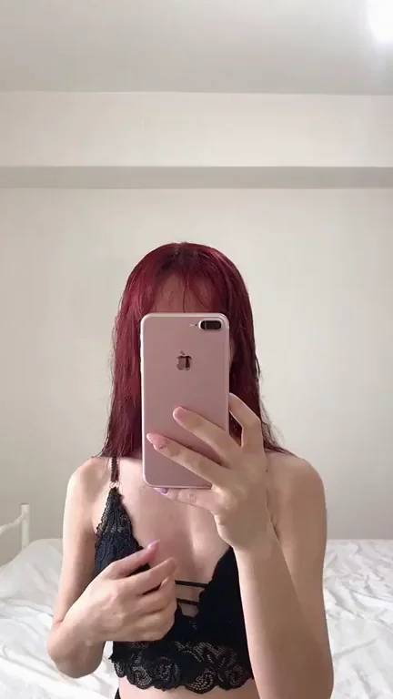 Wanna Pound This Slutty Redhead Hard? 😈🔥