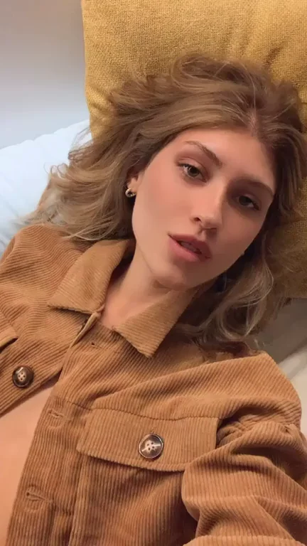 Heart-Shaped Pussy Tease 💖🔥