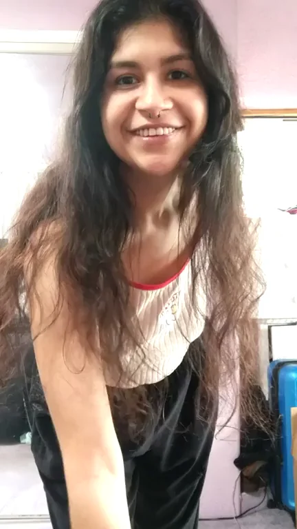 $3 to sub! - super sexy PPVs - trimmed pussy - smiley slut