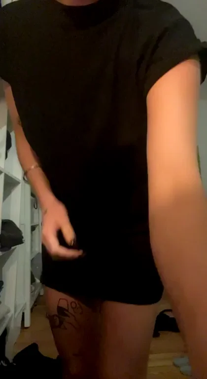 Tatted Slut Teases Tits, Juicy Ass & Ink 😈🍑💦