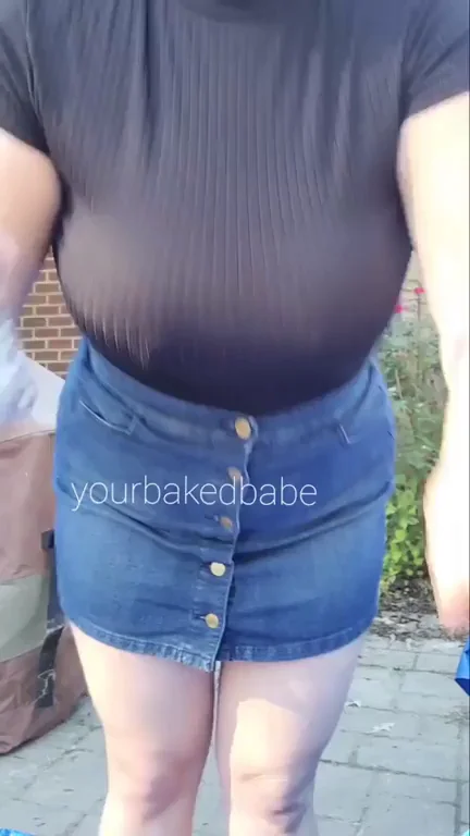 Curvy Babe's Naughty Smile Makes Your Cock Twitch 😏💦
