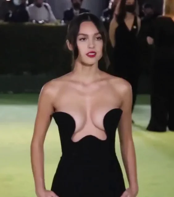 Olivia Rodrigo's Slutty Met Gala Boob Flash 💋🍒