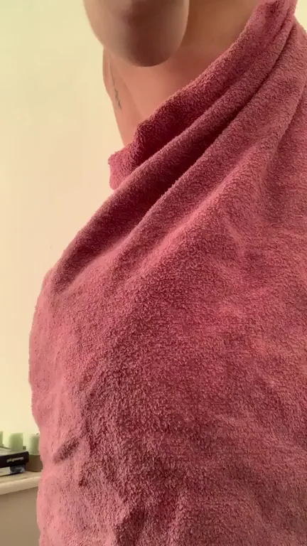 🩷 Oops! Towel Slips Off My Juicy Ass & Tits 💦
