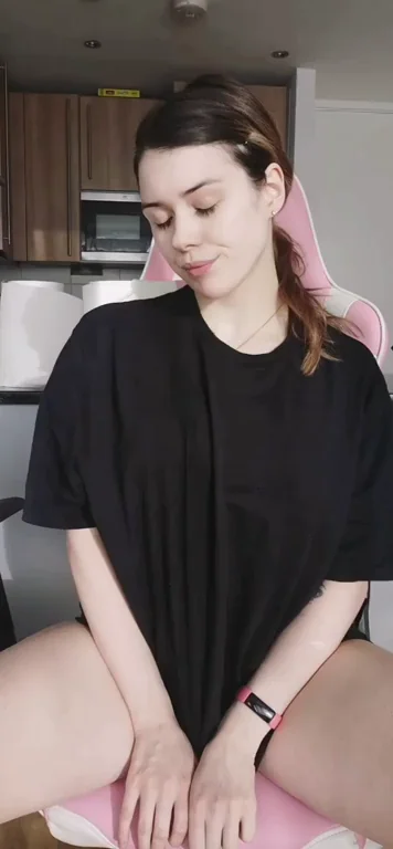 I hate wearing panties ?
