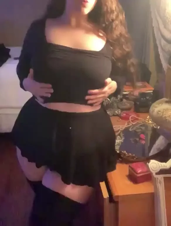 if you dont mind small tits then im your girl?