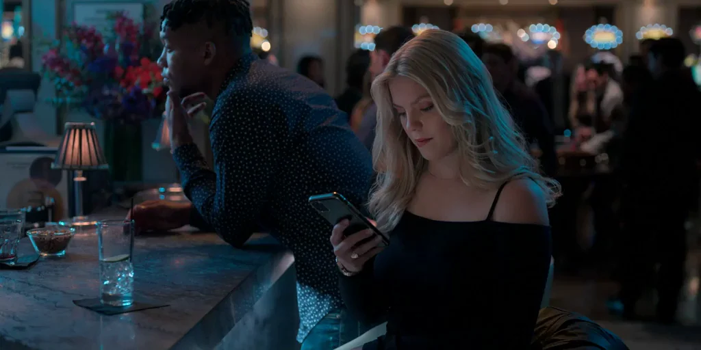 Reneé Rapp's Slutty Bar Tease with Busty MILF Vibes
