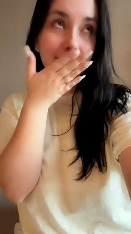 Oversise tities ? HER FREE ALBUM IN THE COMMENT