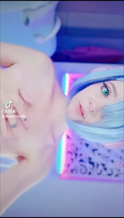 Kawaii Slut's Neon Pussy Tease Makes You Rewank to Comments