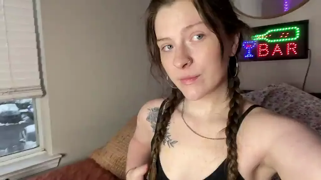 Curious Slut Begs: Who'd Fuck My Pale Pussy IRL? 🍑💦