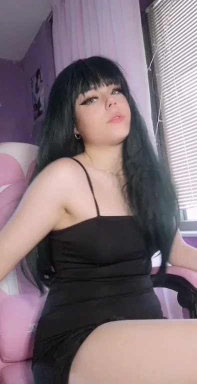FREE Trial on my OnlyFans for new Subscribers ? Link below in the Comments + pinned in my Profile ?