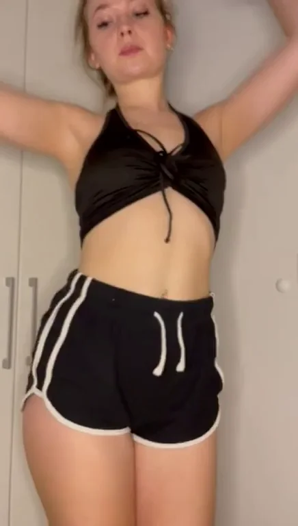 🔥 Arrows Up If You'd Pound This Slutty Camwhore? 💦