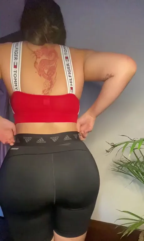 ISO: Thick PAWG Personal Trainer? 🍑💦