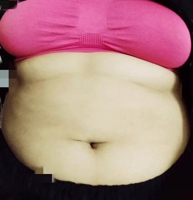 Thick Indian Babe's Juicy Fat Belly Tease 😍🍑