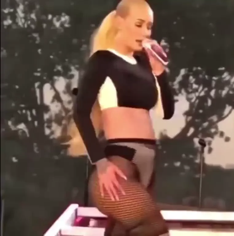 Iggy is a great celebrity bimbo?