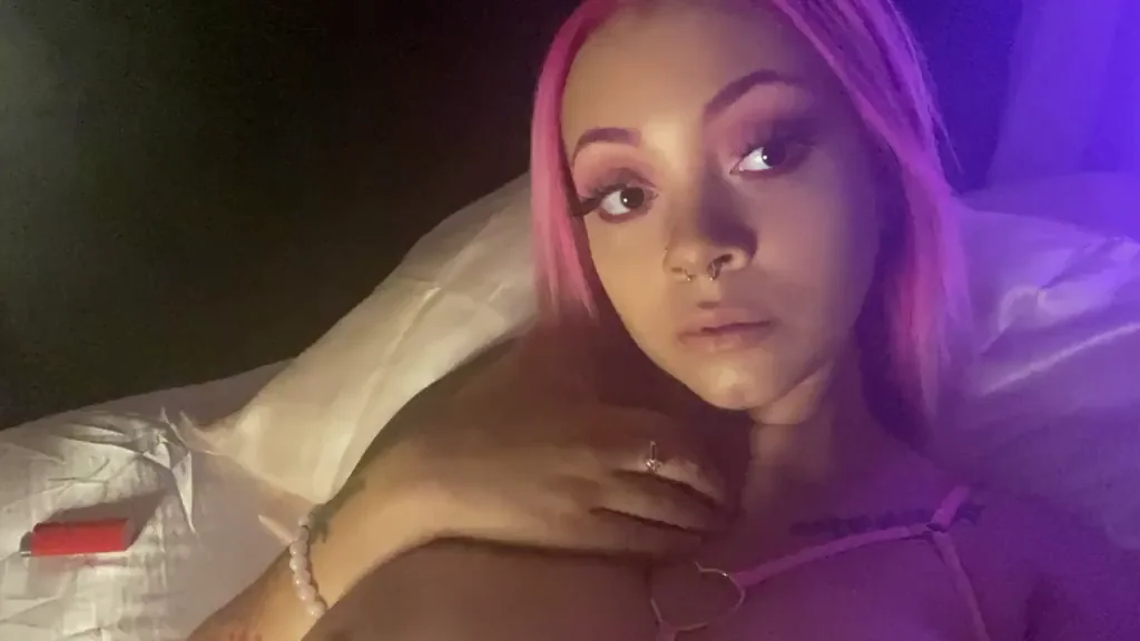 All I want for my birthday is a hard cock to fill my holes ?