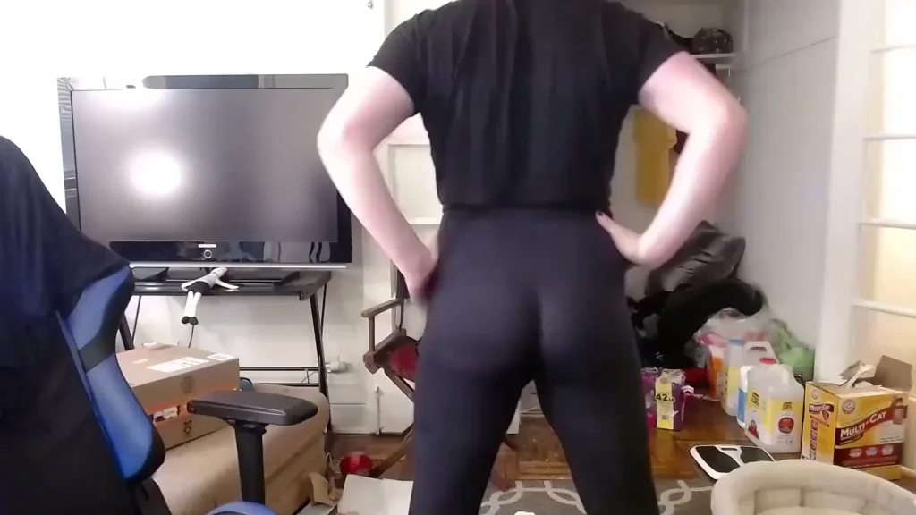 BBC-Obsessed Slut Teases Her Juicy Ass 🍑🔥