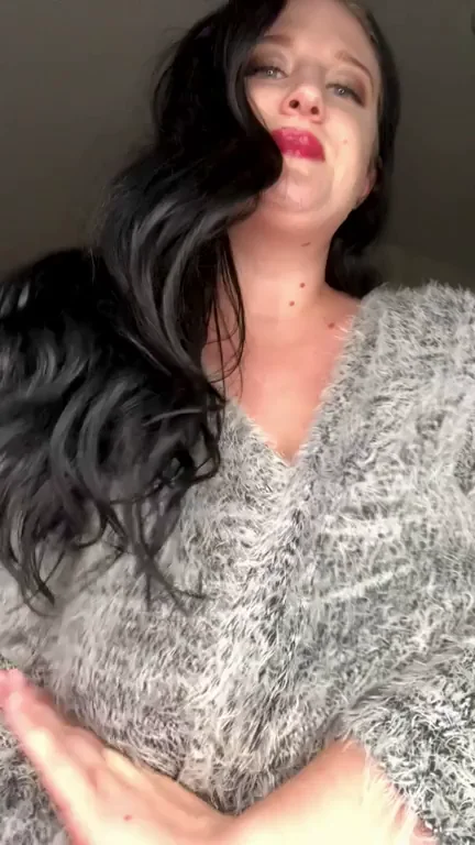 Revealing my cold nipples and huge titties now that it's becoming sweater season!