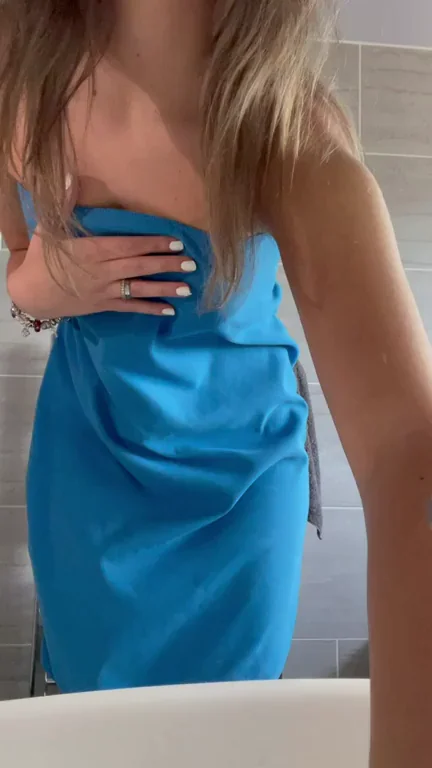 🫦 19yo Slut Drops Towel: Tongue on Pussy or Perky Tits First? 💦