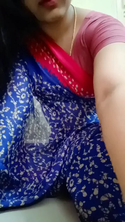🔥 Desi Saree Slut Teases Her Horny Neighbor 😈