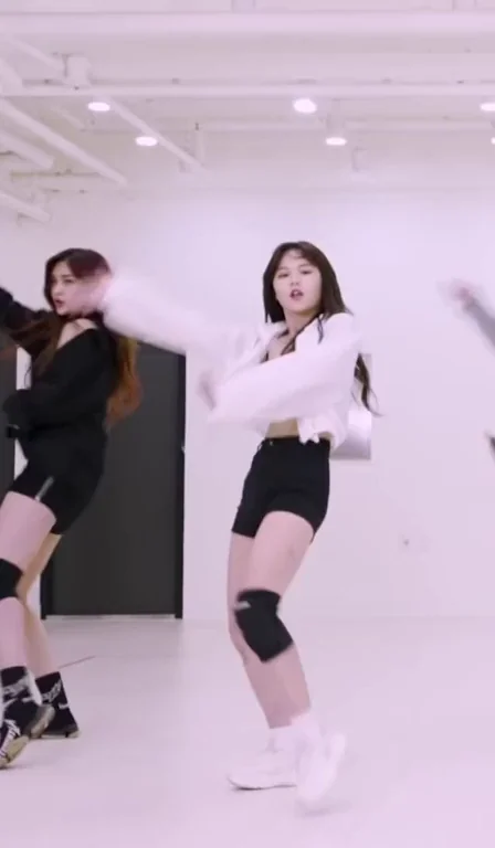 Everglow - E:U & Aisha