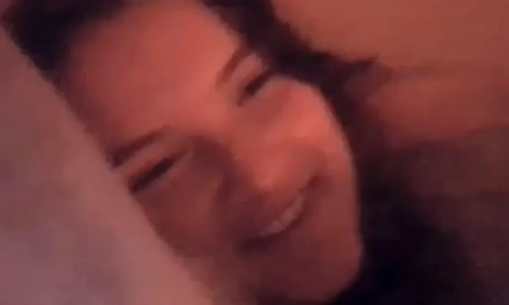 18yo Slut Reveals Face & Petite Body 😈 Dirty JOI Tease 💦