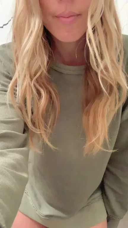 Happy Hump Day 🐫💦 Blonde MILF's Titty Drop & Ass Spread Tease 🔥