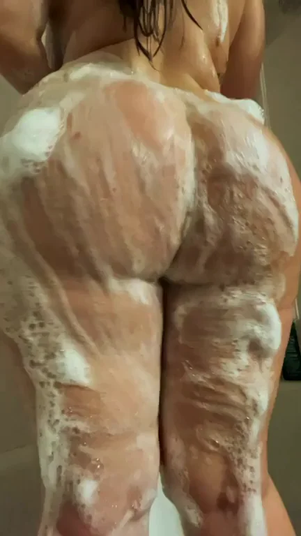 Amateur GIF by wavyxpapi - Ebony babe twerks her phat ass while in the shower