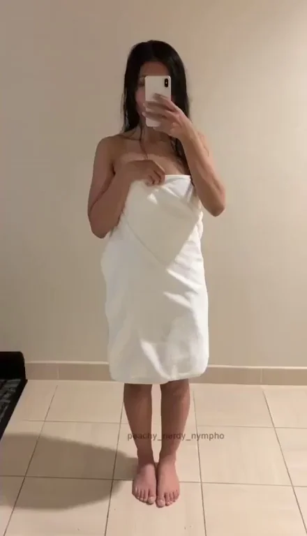 Do you like what I'm hiding under my towel? [f]