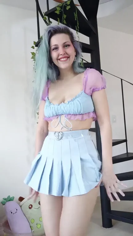 Watch This Cute Goth Babe Shake Her Juicy Ass 🍑💦