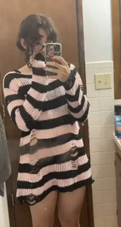 Shy Cutie Trans Shows Off Her Bold Uncut Cock 😘🍆