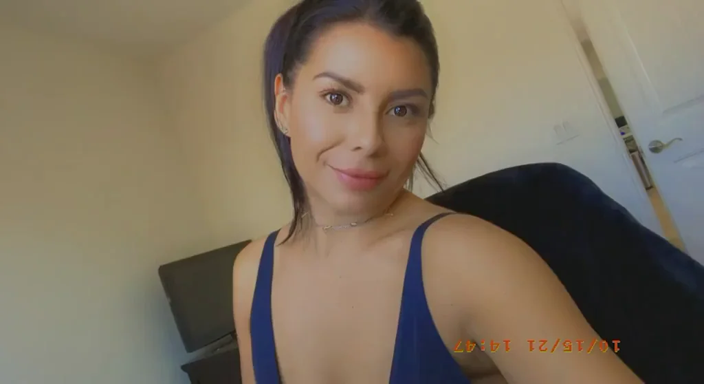 🍈 Break Time: Curvy Latina MILF Jiggles Her Massive Titties 😈