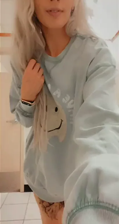 Wanna play in the fitting room? ?