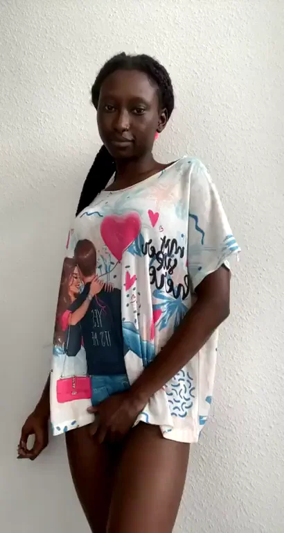 🔥 (18) 5 Likes & This Ebony Babe Celebrates with Wild Self-Fuck & Squirt Show 💦🍑